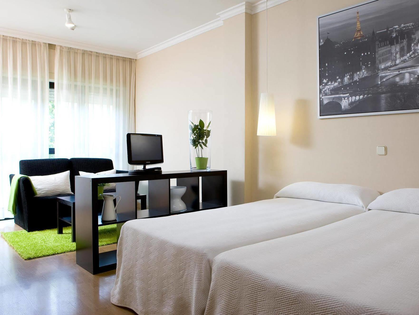 Apartamentos Th La Florida Madrid Eksteriør billede