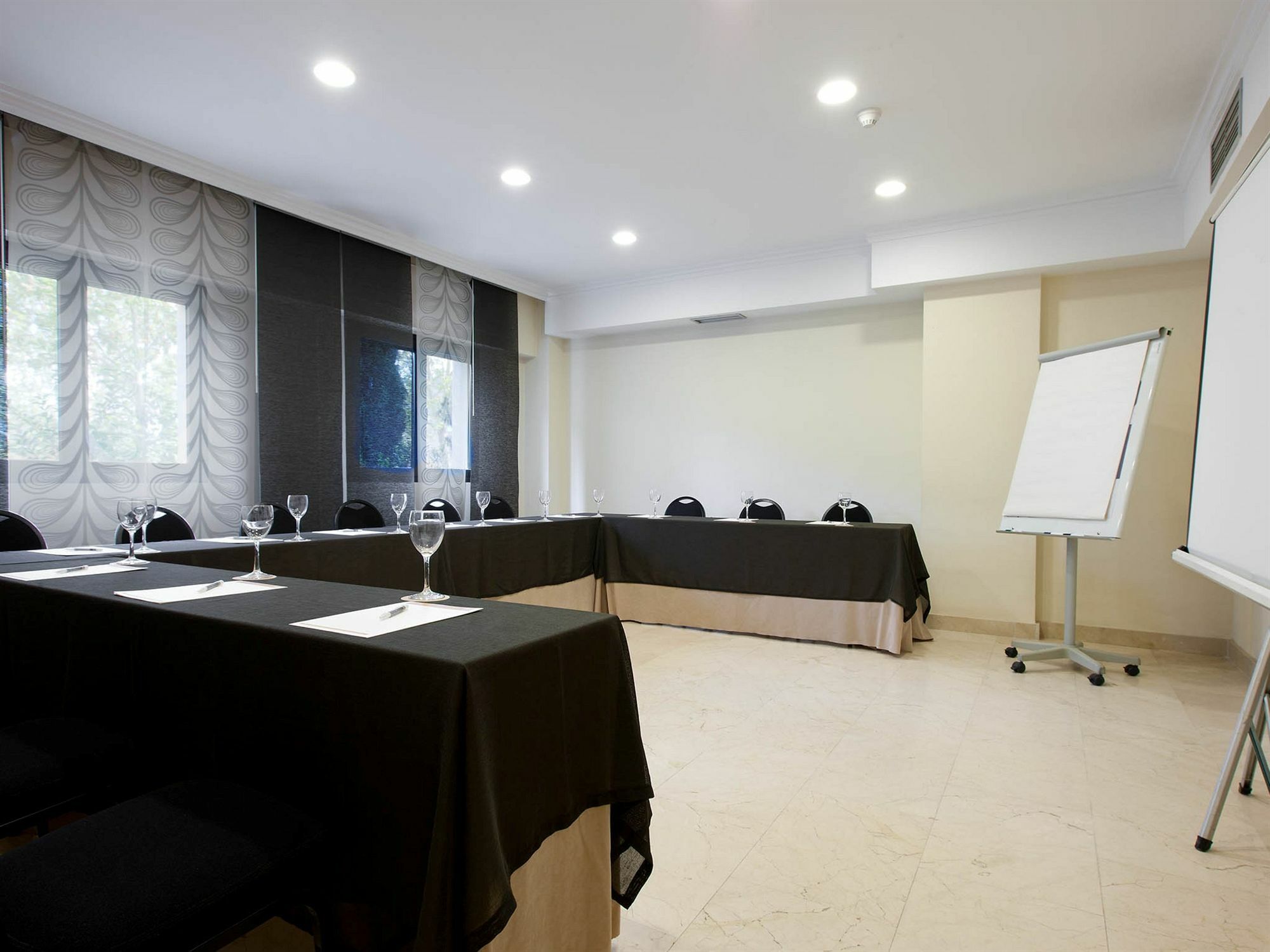 Apartamentos Th La Florida Madrid Eksteriør billede